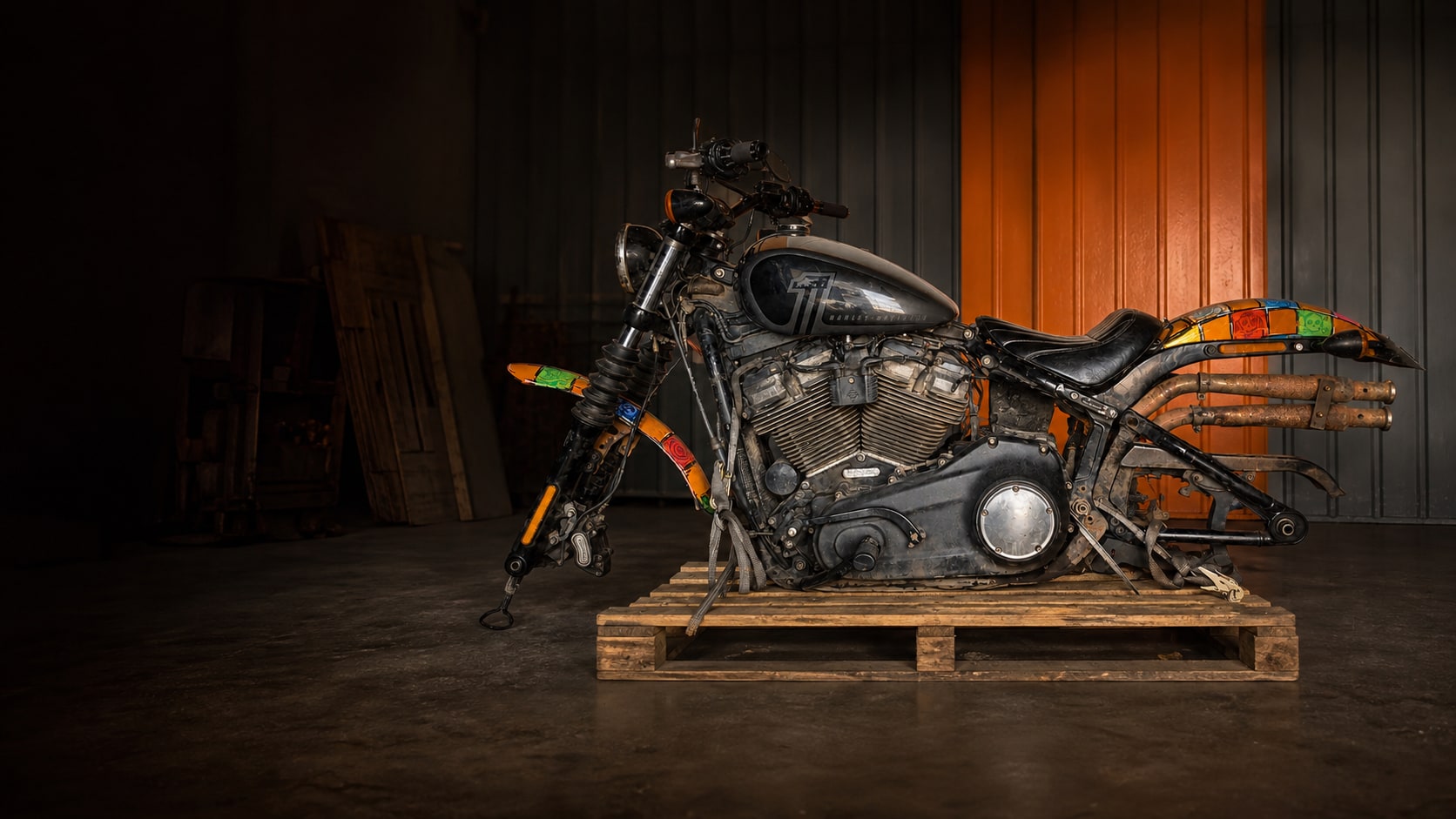 La Legend Motorbike incomplète sur une palette